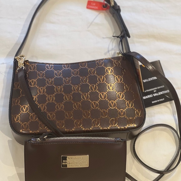 Valentino - Picture 3 of 6